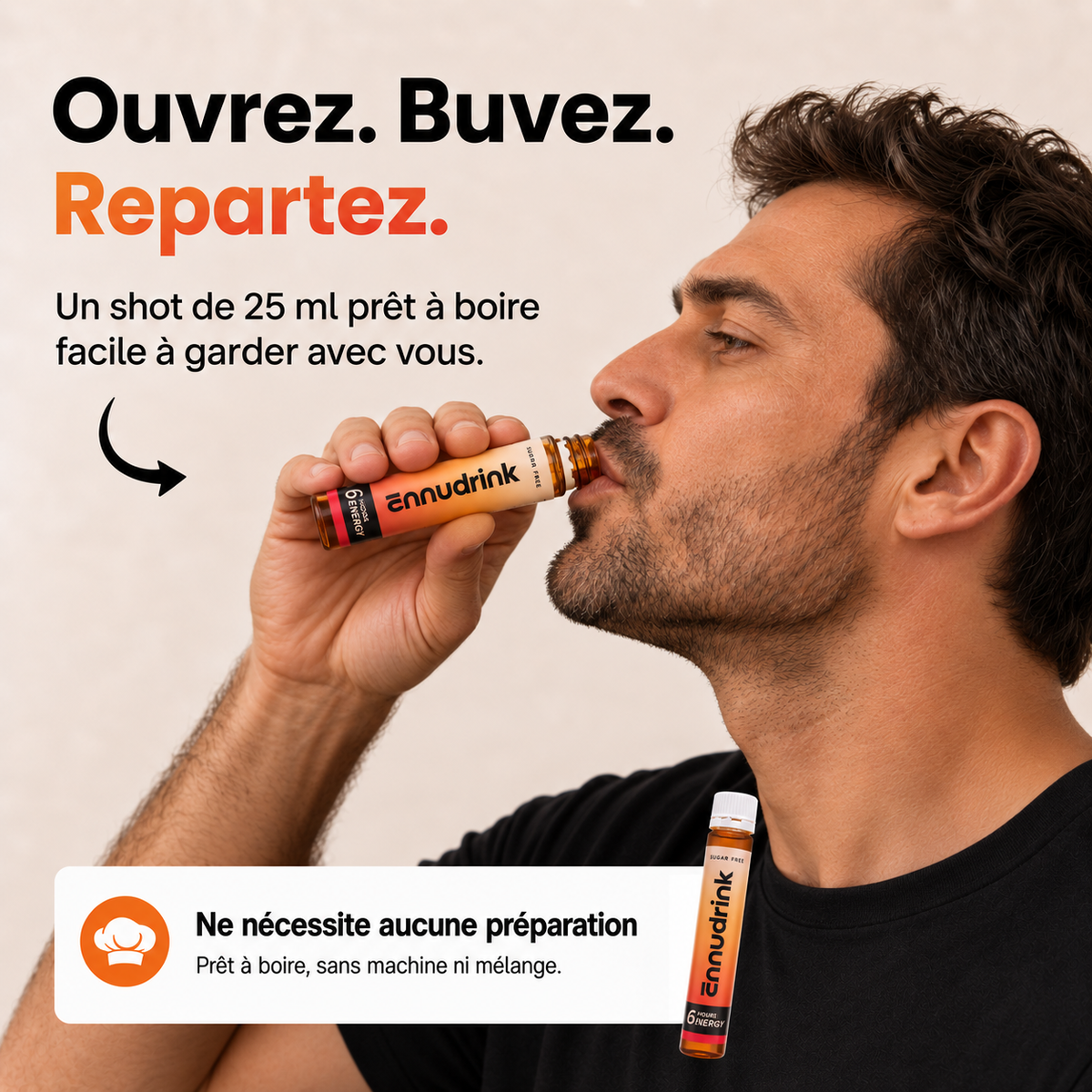 Homme consommant un energy shot ENNUDRINK de 25 ml, prêt à boire et facile à emporter.